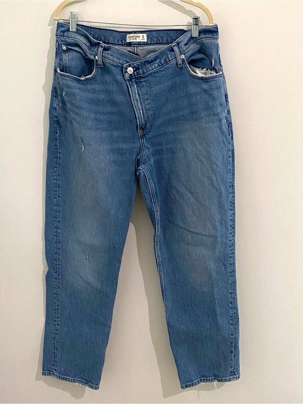 Abercrombie & Fitch 90’s Straight Ultra High Rise Distresses Women’s Jeans-23/16